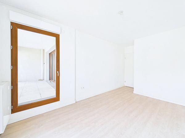 MONTREUIL - APPART F2 42.21 M² - TERRASSE 7.70 M²