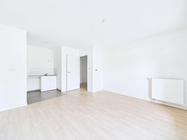 MONTREUIL - APPART F2 42.21 M² - TERRASSE 7.70 M²