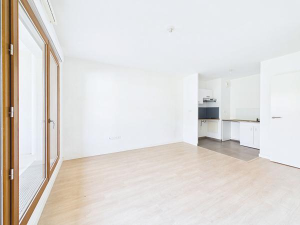 MONTREUIL - APPART F2 42.21 M² - TERRASSE 7.70 M²