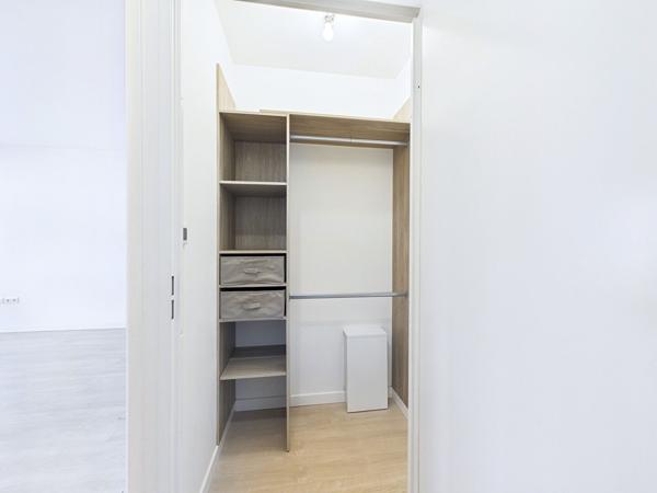 MONTREUIL - APPART F2 42.21 M² - TERRASSE 7.70 M²
