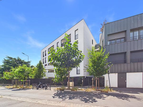 MONTREUIL - APPART F2 42.21 M² - TERRASSE 7.70 M²