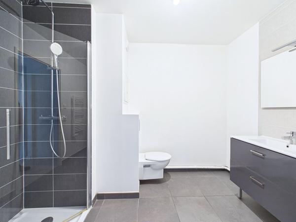 MONTREUIL - APPART F2 42.21 M² - TERRASSE 7.70 M²