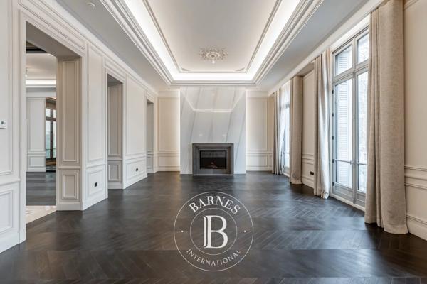 Paris 16ème, Hôtel particulier 5 Chambres -  614 m² à vendre