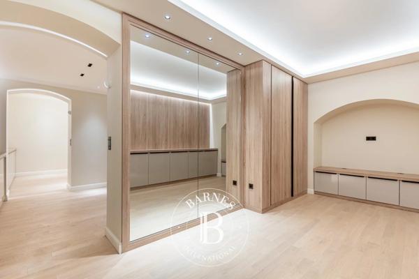 Paris 16ème, Hôtel particulier 5 Chambres -  614 m² à vendre