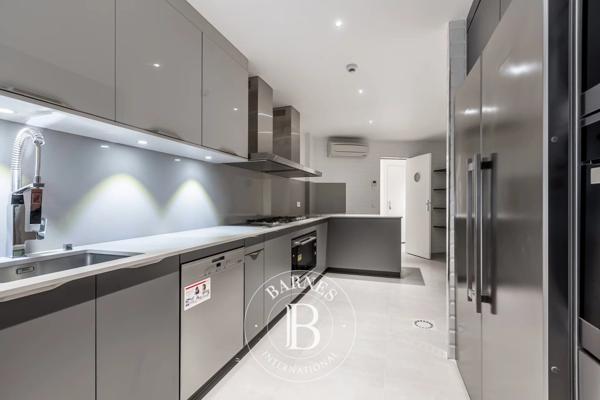 Paris 16ème, Hôtel particulier 5 Chambres -  614 m² à vendre