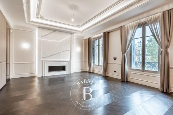 Paris 16ème, Hôtel particulier 5 Chambres -  614 m² à vendre