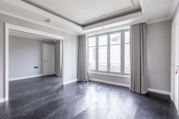 Paris 16ème, Hôtel particulier 5 Chambres -  614 m² à vendre