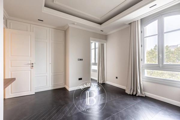Paris 16ème, Hôtel particulier 5 Chambres -  614 m² à vendre