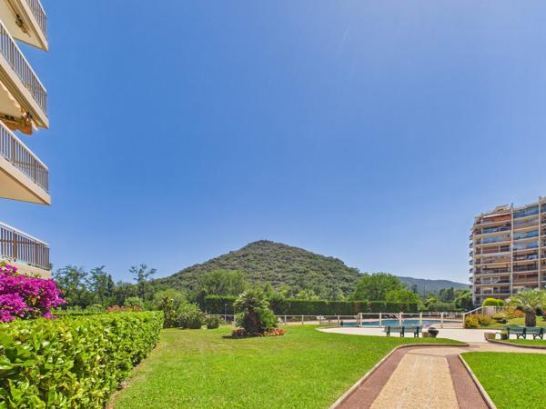 T2 de 46 m² avec terrasse et cave - Résidence avec piscine