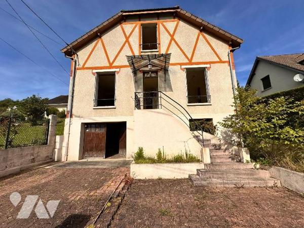 A PARON, proche gare mais sans les désagréments :
Maison des années 30 sur sous-sol surélevé à...