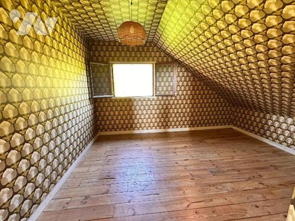 A PARON, proche gare mais sans les désagréments :
Maison des années 30 sur sous-sol surélevé à...