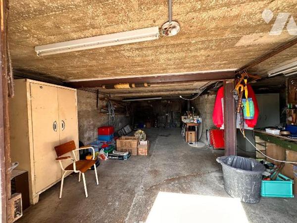 A PARON, proche gare mais sans les désagréments :
Maison des années 30 sur sous-sol surélevé à...