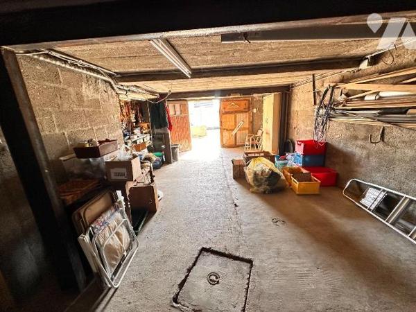 A PARON, proche gare mais sans les désagréments :
Maison des années 30 sur sous-sol surélevé à...