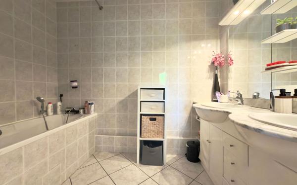 Appartement à vendre    5 pièces • 90 m2 Salon-de-Provence