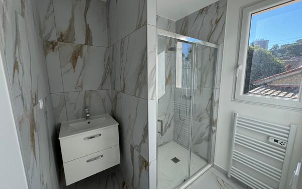 Maison à vendre    2 pièces •  Toulon