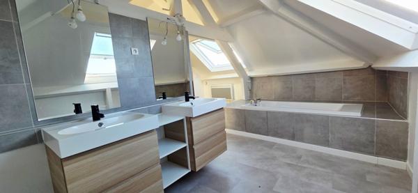 Maison de ville pleine de charme a Etrechy, clef en main.