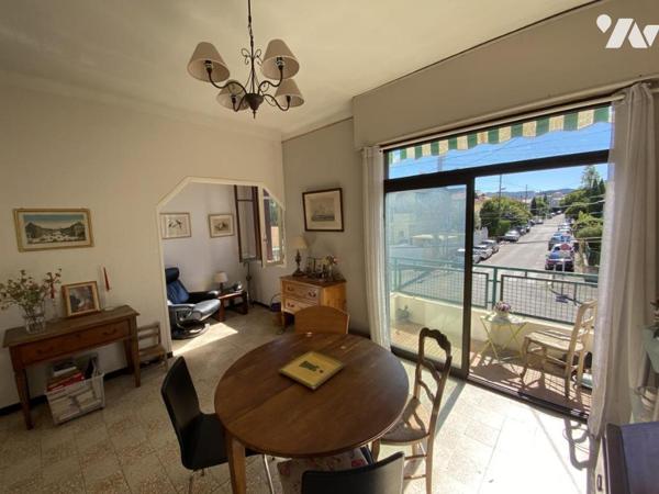 Appartement T2 avec balcon, à rénover.