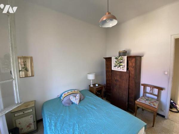 Appartement T2 avec balcon, à rénover.