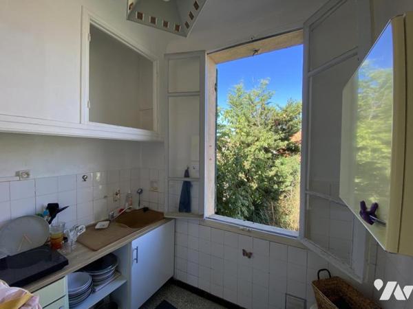 Appartement T2 avec balcon, à rénover.