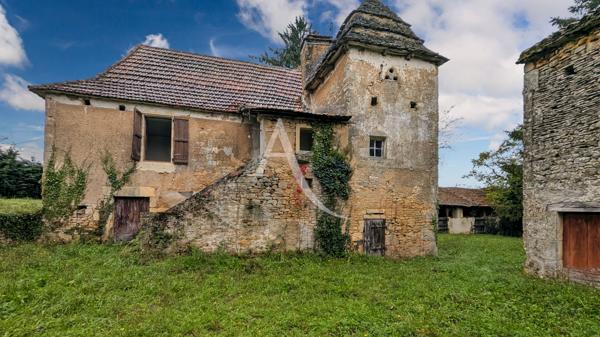 Ancienne ferme en pierre à rénover.