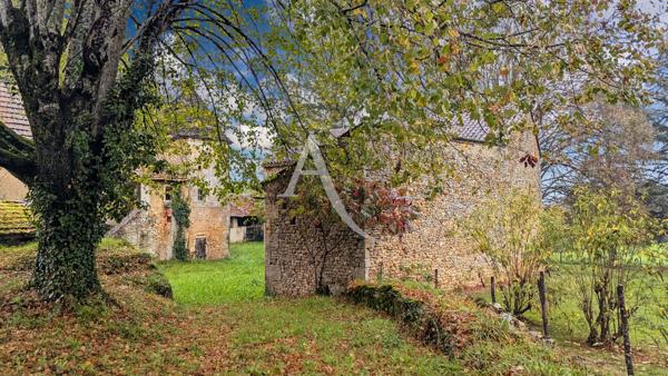 Ancienne ferme en pierre à rénover.