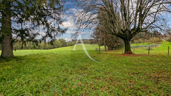 Ancienne ferme en pierre à rénover.