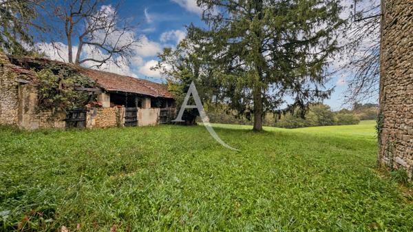 Ancienne ferme en pierre à rénover.