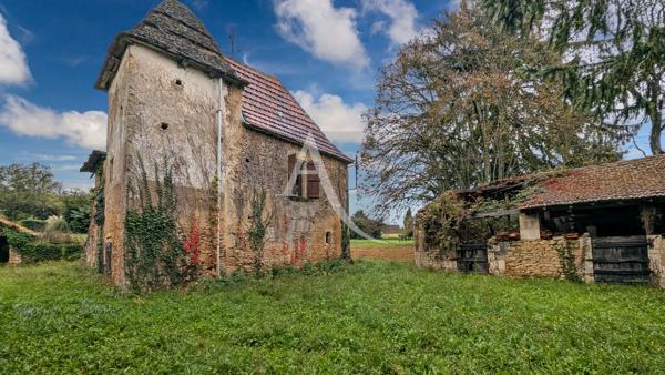 Ancienne ferme en pierre à rénover.