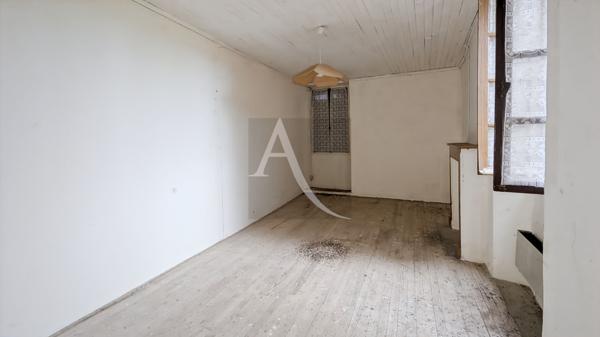 Ancienne ferme en pierre à rénover.