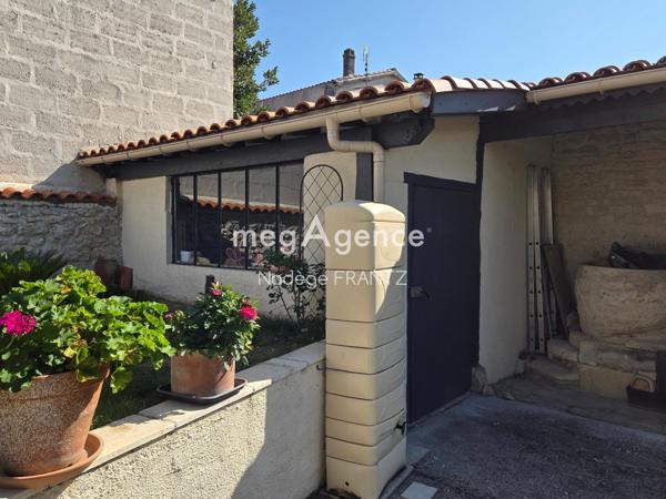 Maison à SAINT-JEAN-D'ANGELY, 17400 - 5 pièces 101m²