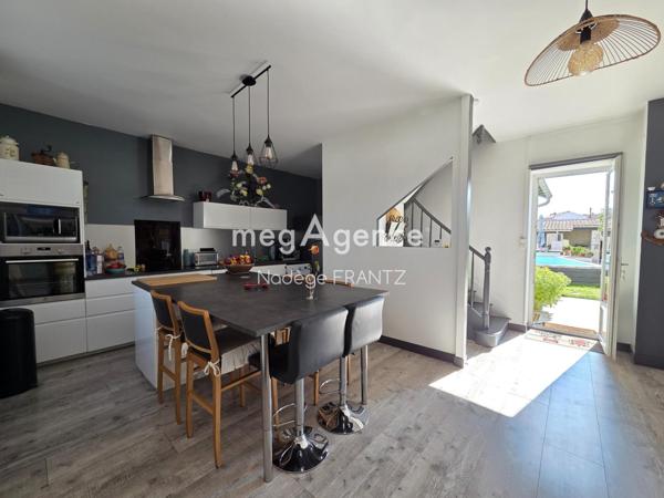 Maison à SAINT-JEAN-D'ANGELY, 17400 - 5 pièces 101m²