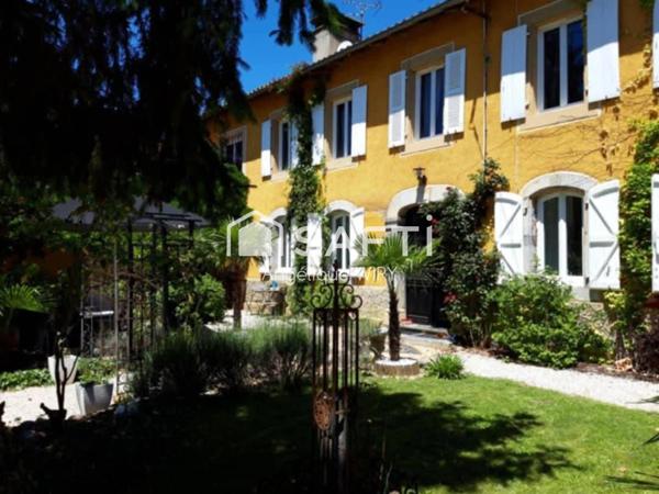 Description de cette maison de 270m² avec piscine