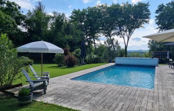 Description de cette maison de 270m² avec piscine