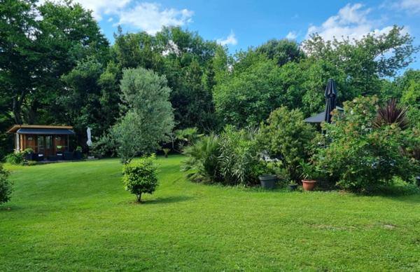 Description de cette maison de 270m² avec piscine