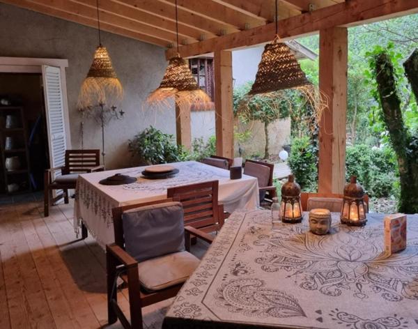 Description de cette maison de 270m² avec piscine