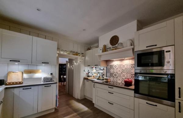 Description de cette maison de 270m² avec piscine