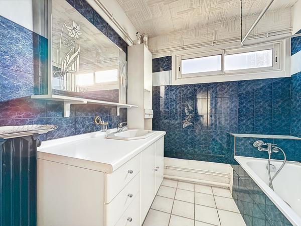 A vendre Marseille 13013 Les Olives spacieux T6 lumineux  Dernier étage Vue dégagée  Garage