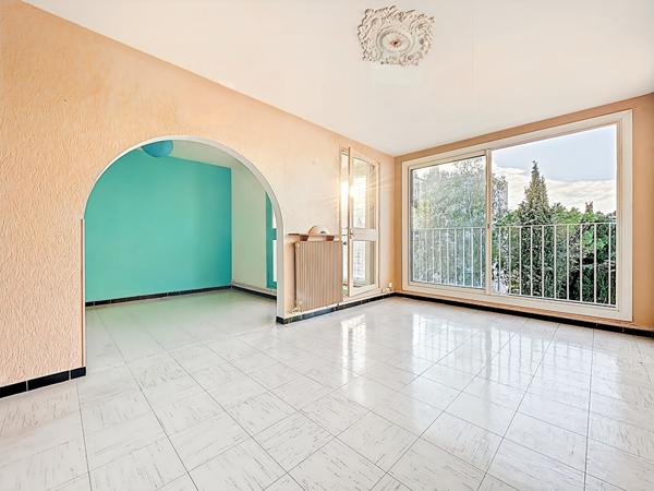 A vendre Marseille 13013 Les Olives spacieux T6 lumineux  Dernier étage Vue dégagée  Garage