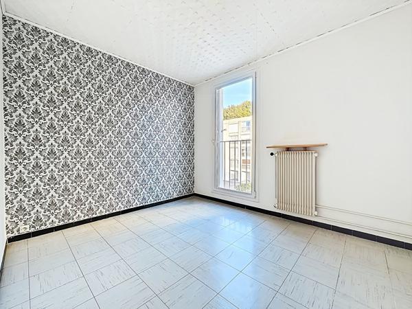 A vendre Marseille 13013 Les Olives spacieux T6 lumineux  Dernier étage Vue dégagée  Garage