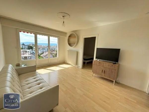 Appartement à louer 3 pièces 56m² Ambilly (74100)