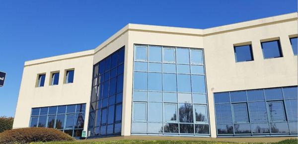 Bureau de 220m2 vendu loué Saint Quentin Fallavier