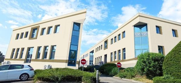 Bureau de 220m2 vendu loué Saint Quentin Fallavier