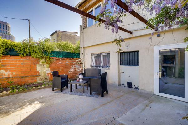 Le Bouscat (33110) Bureau à louer - cour extérieure