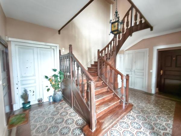 Appartement F3, ancien entiérement rénové, 60m2
