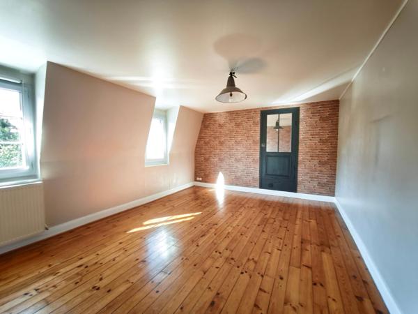Appartement F3, ancien entiérement rénové, 60m2