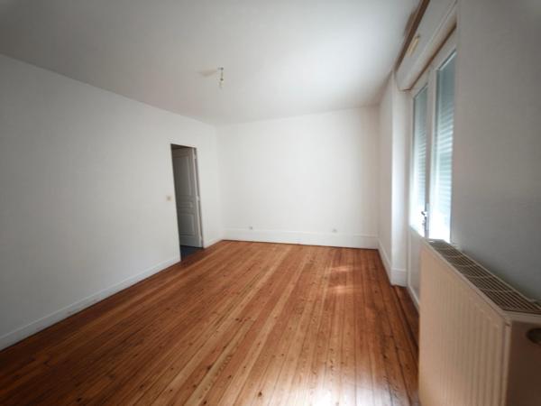 Appartement F3, ancien entiérement rénové, 60m2