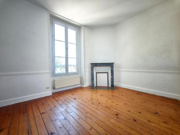Appartement F3, ancien entiérement rénové, 60m2