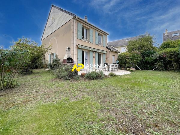 Montesson Centre - Maison 6 pièces 4 chambres 114 m2 €598 500 ** - Référence 9494