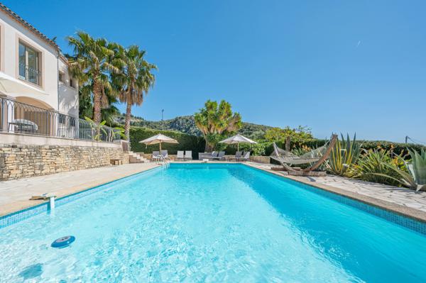 Villa rénovée d’exception avec vue mer aux portes de Monaco
