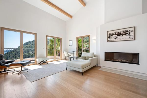 Villa rénovée d’exception avec vue mer aux portes de Monaco
